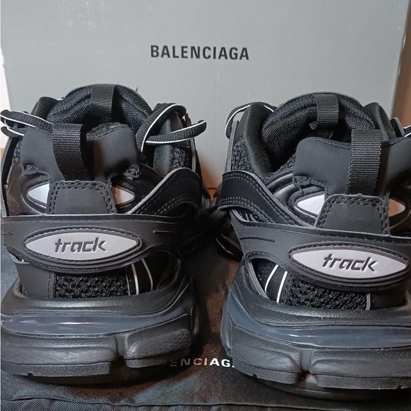 I’m selling these black Balenciagags for very cheap because I grew out of them - Picture 3 of 6